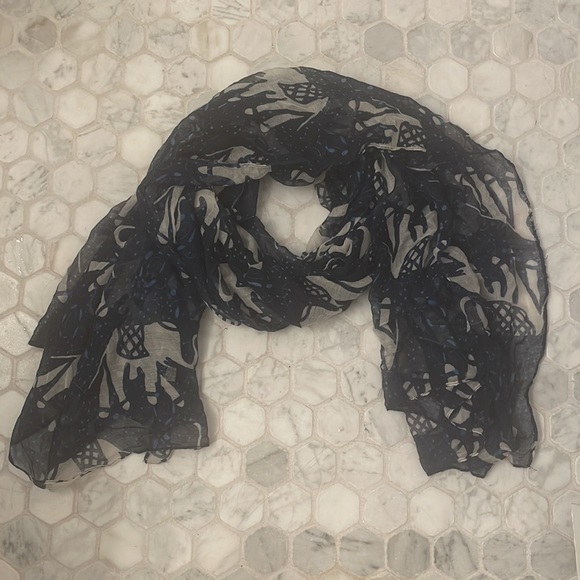 Sheer Blue and White Elephant Scarf 🧣 - Picture 8 of 14